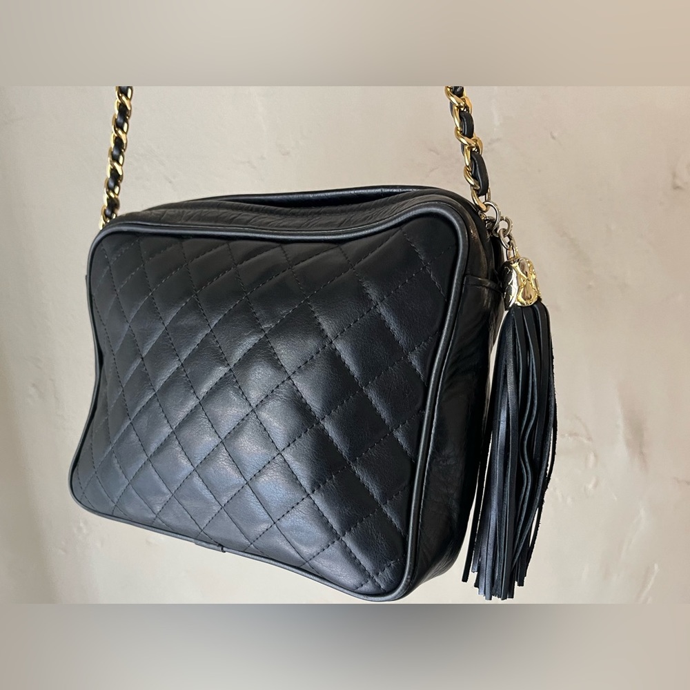 Chic Black Quilted Shoulder Bag with Gold Chain - Picture 6 of 9